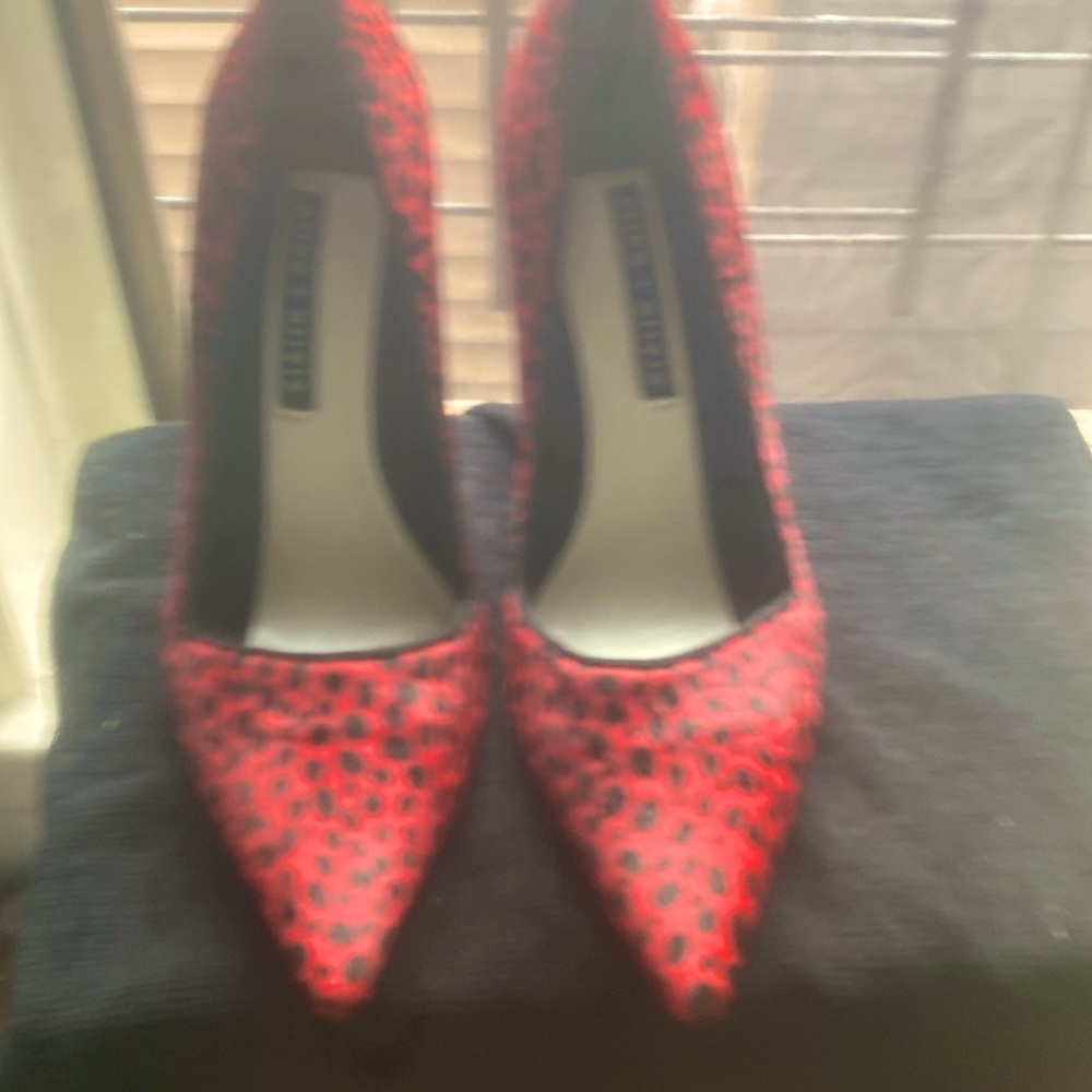 Cute Alice + Olivia flats